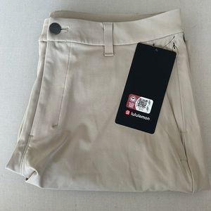 Lululemon NWT Comission Short Classic 9” featuring USC logo